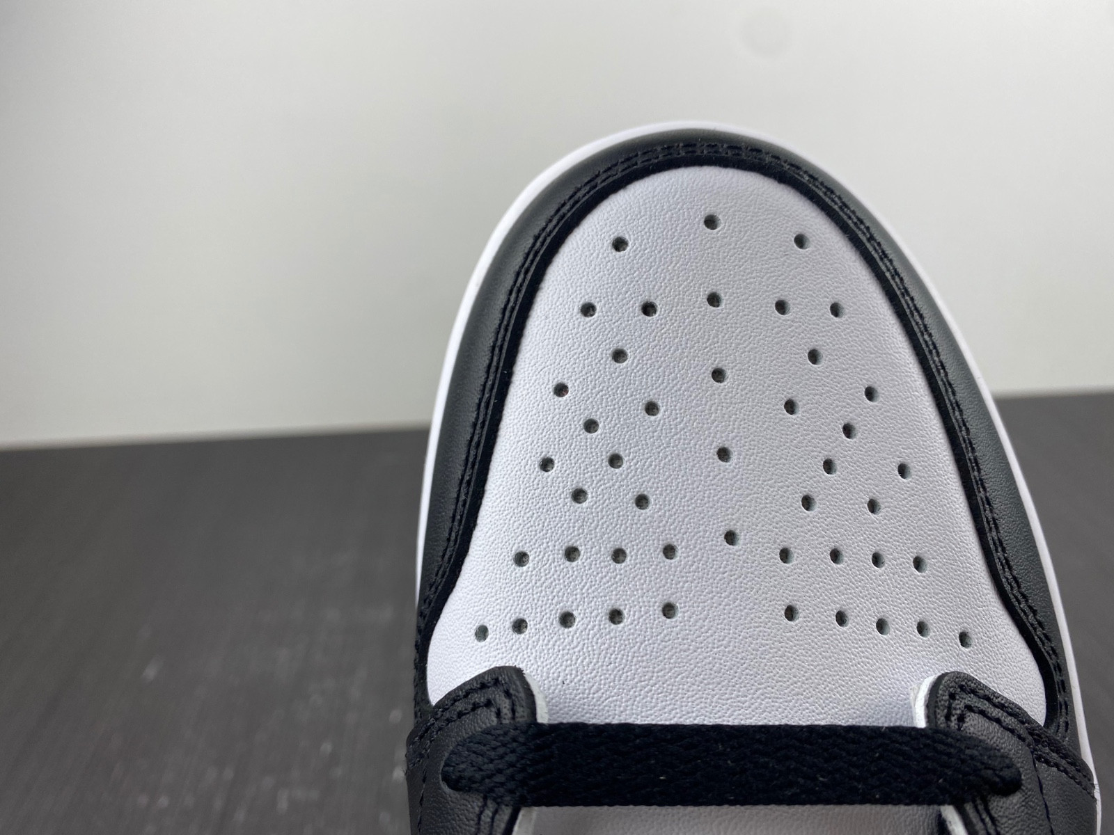 Air Jordan 1 Retro Black Toe 2016 low 555088-125