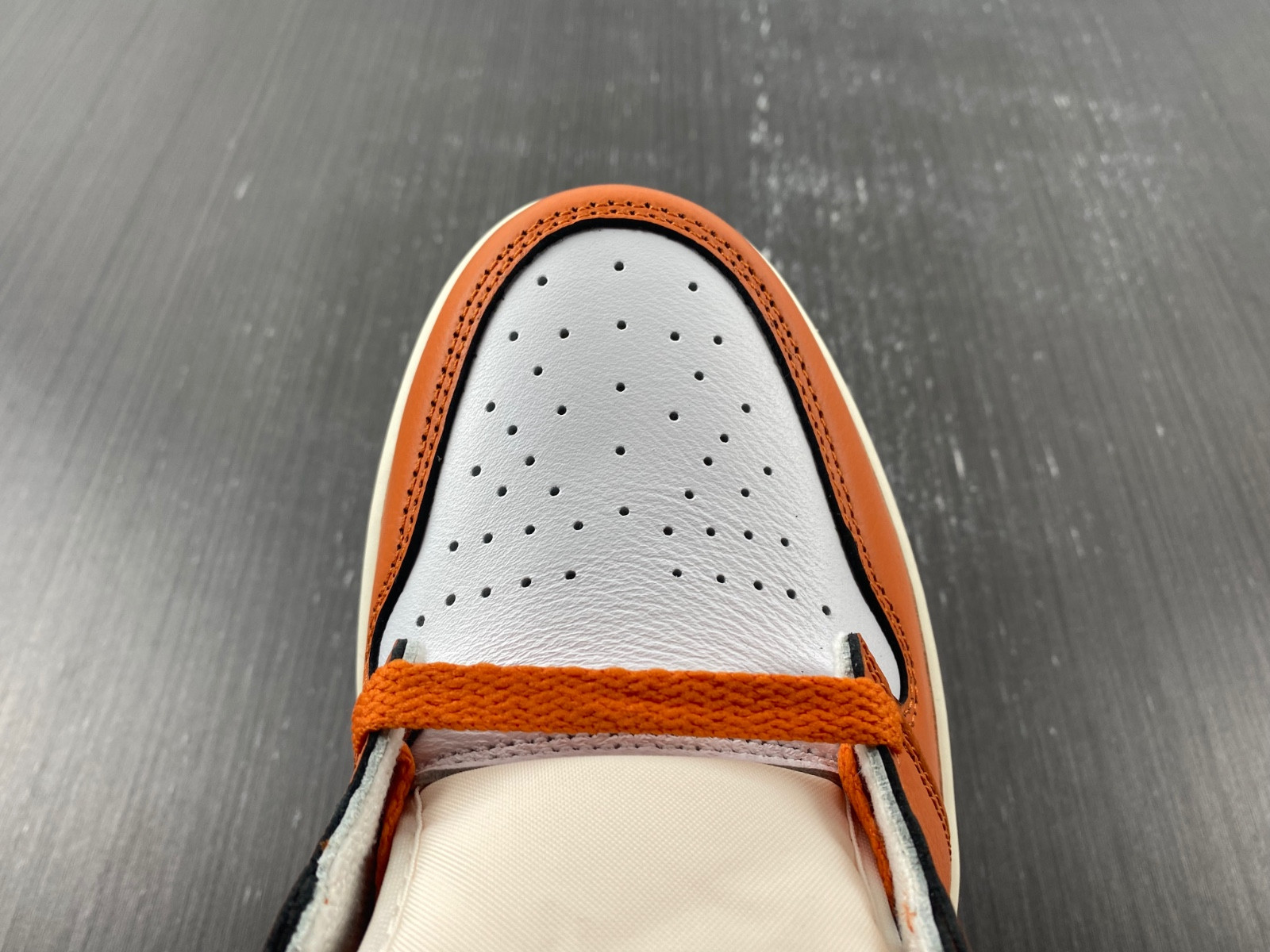 Air Jordan 1 High OG WMNS “Starfish” DO9369-101