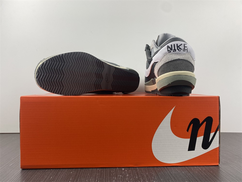 Sacai x Nike Zoom Cortez 4.0 Dark Grey White Green DQ0581-001