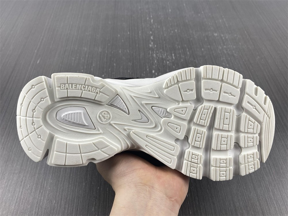 Ba*len*cia*ga phantom sneaker