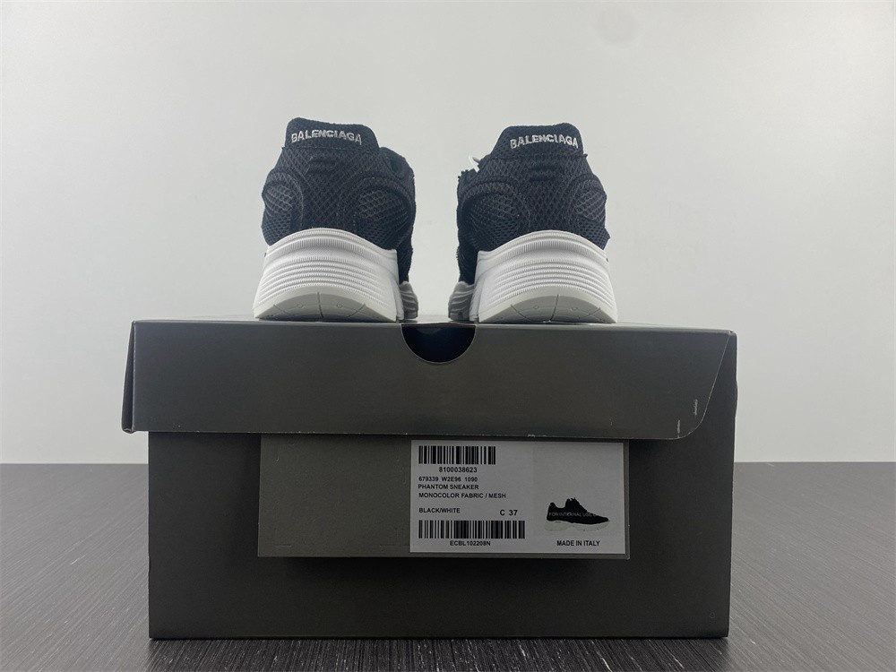 Ba*len*cia*ga phantom sneaker