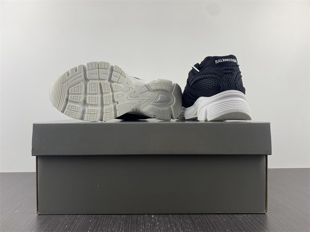 Ba*len*cia*ga phantom sneaker