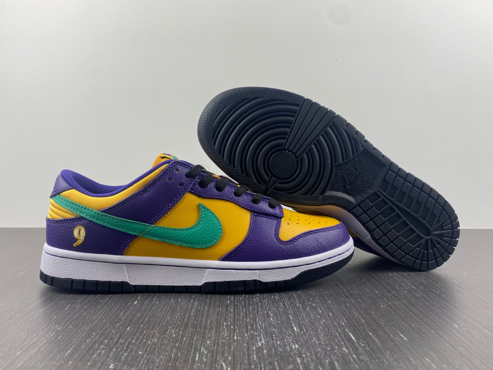 Nike Dunk Low LX Lisa Leslie (W) DO9581-500