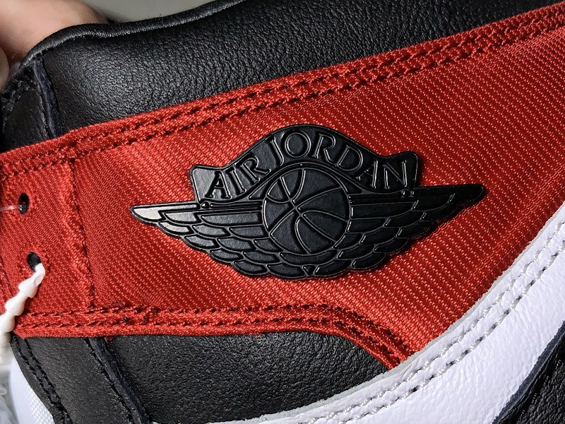 JORDAN 1 RETRO HIGH SATIN BLACK TOE CD0461-016