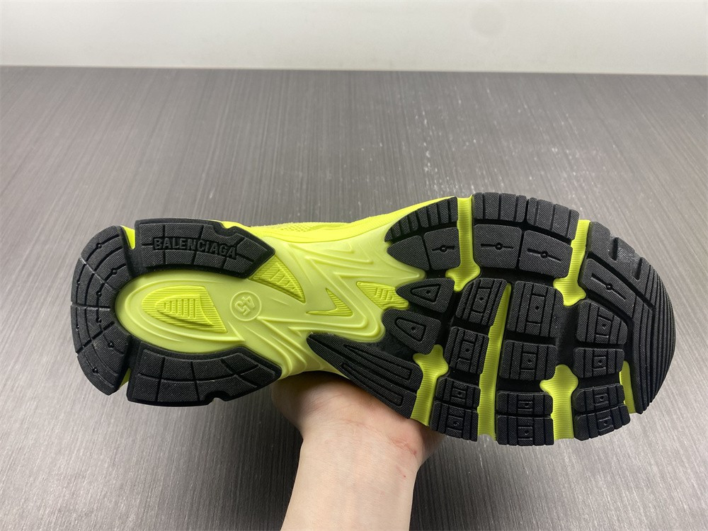 Ba*len*cia*ga phantom sneaker