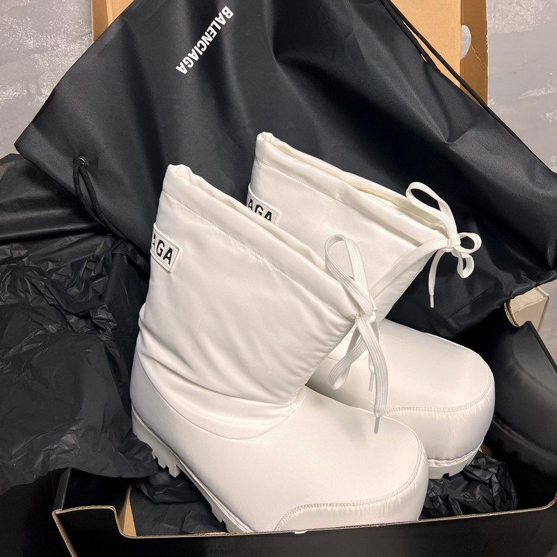 Ba1en*iaga alaska low boot in white nylon