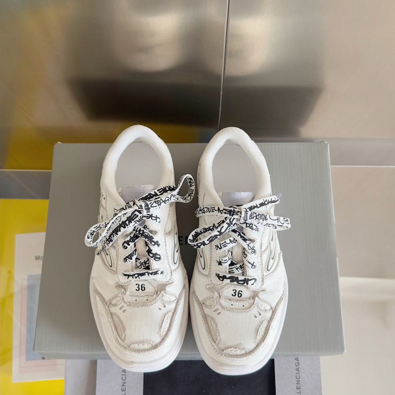 Ba1en*iaga launches new hamptons sneaker