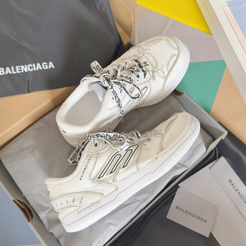 Ba1en*iaga launches new hamptons sneaker