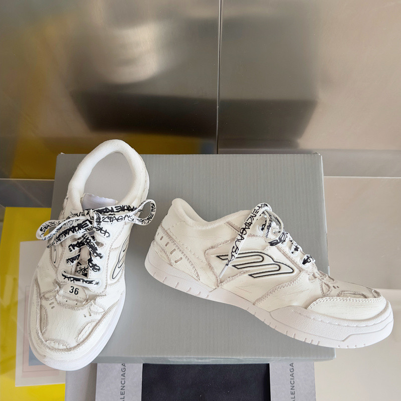 Ba1en*iaga launches new hamptons sneaker