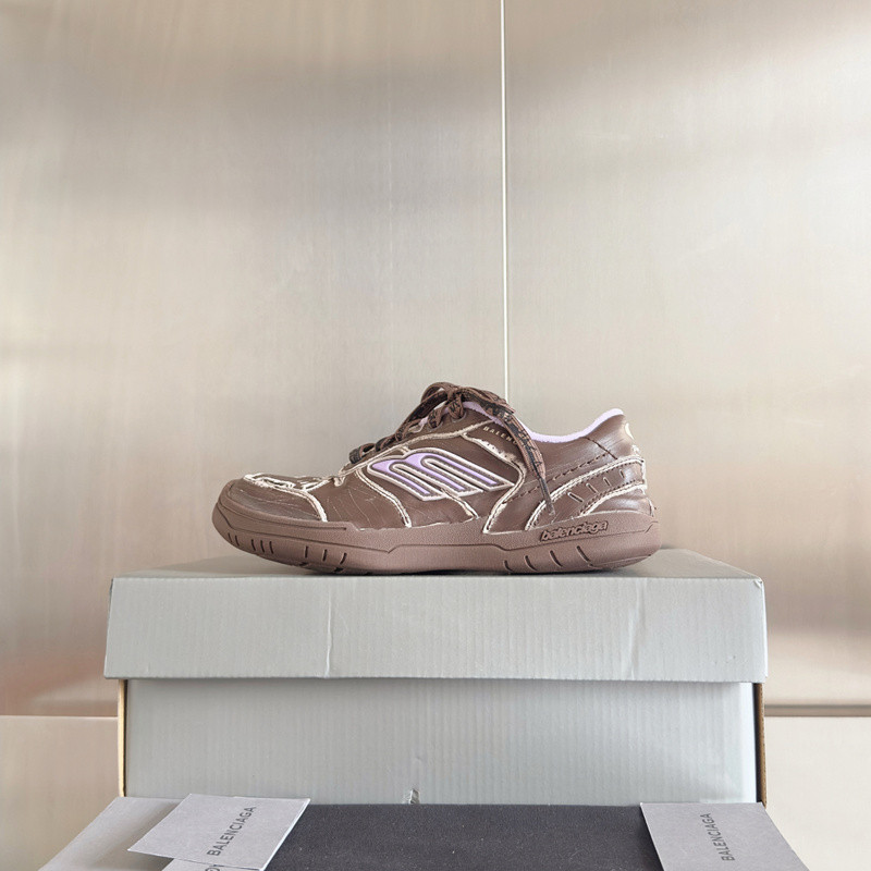 Ba1en*iaga launches new hamptons sneaker