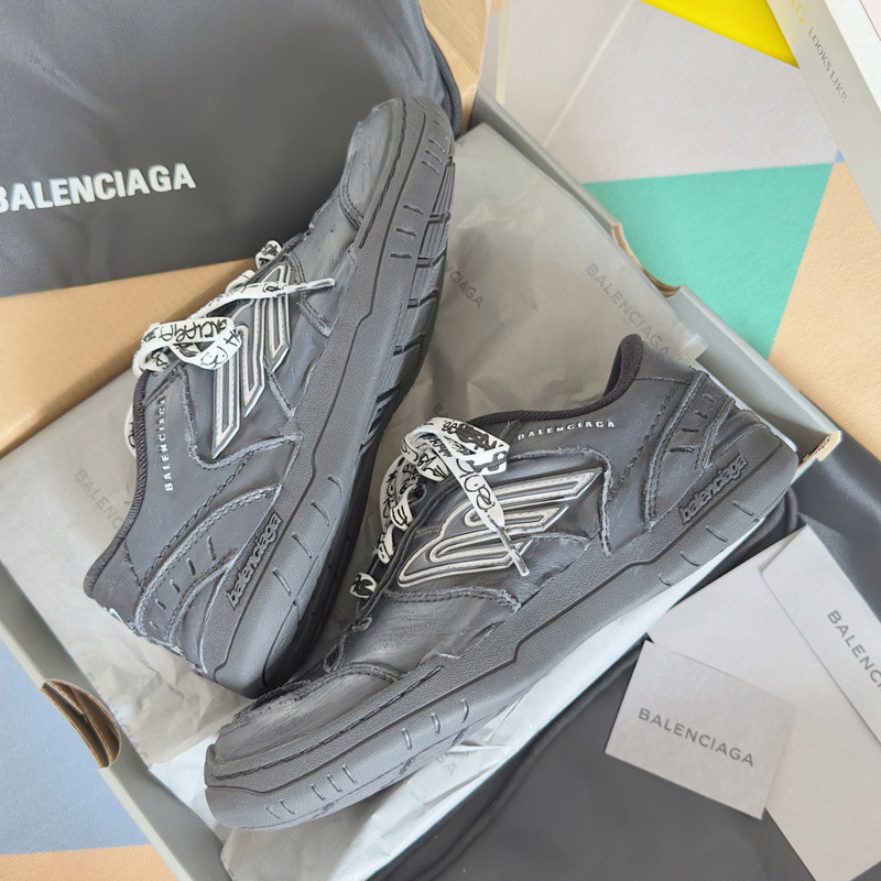 Ba1en*iaga launches new hamptons sneaker