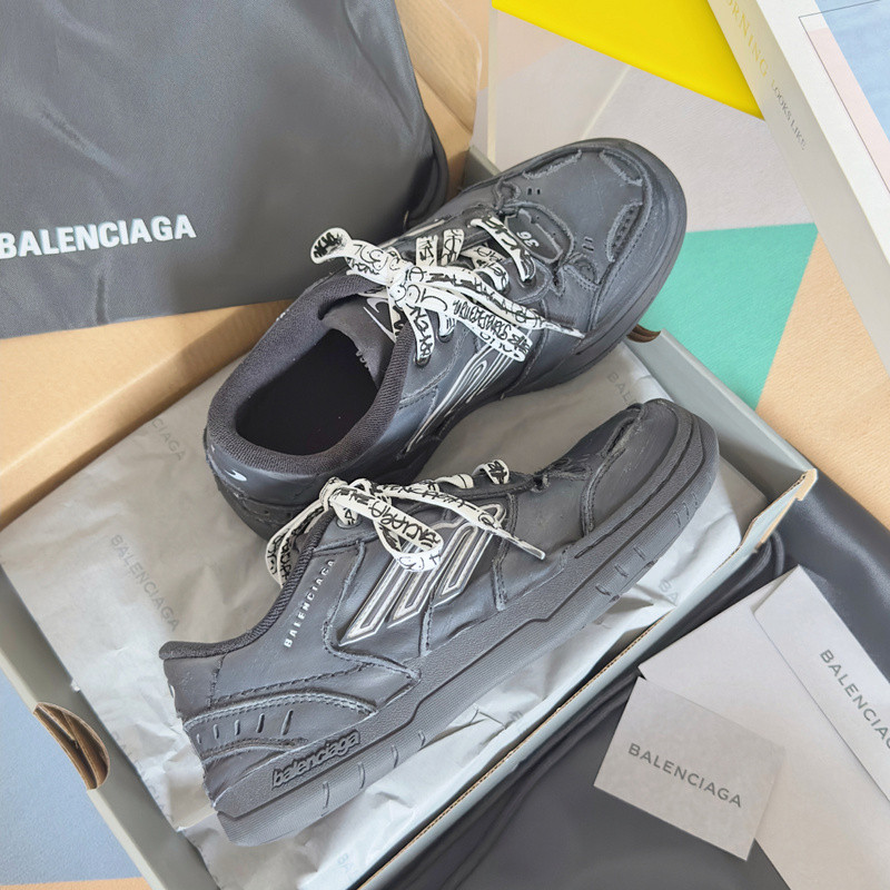 Ba1en*iaga launches new hamptons sneaker