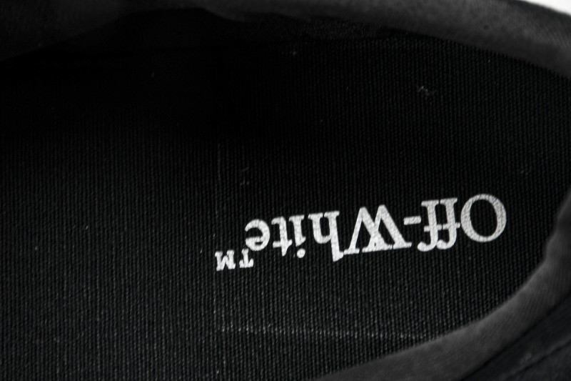 Off-White c/o Virgil Abloh