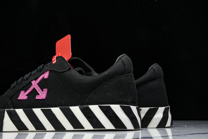 Off-White c/o Virgil Abloh