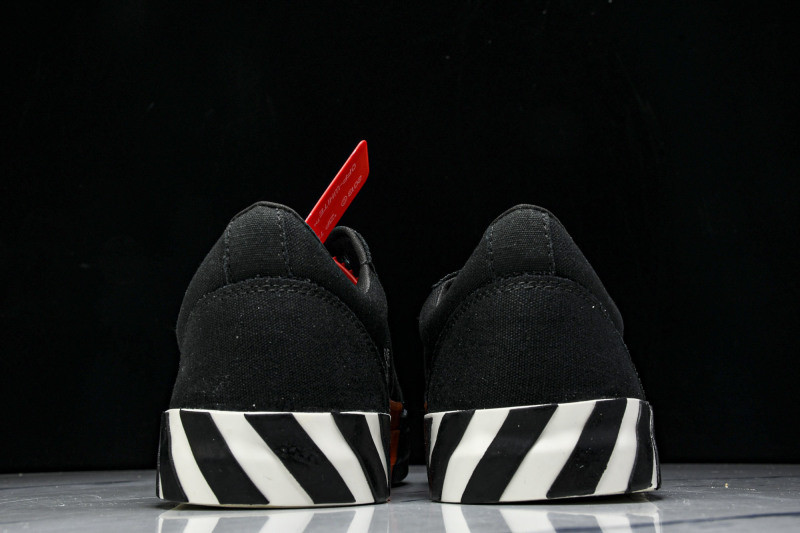 Off-White c/o Virgil Abloh