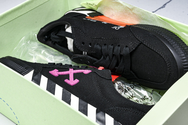Off-White c/o Virgil Abloh