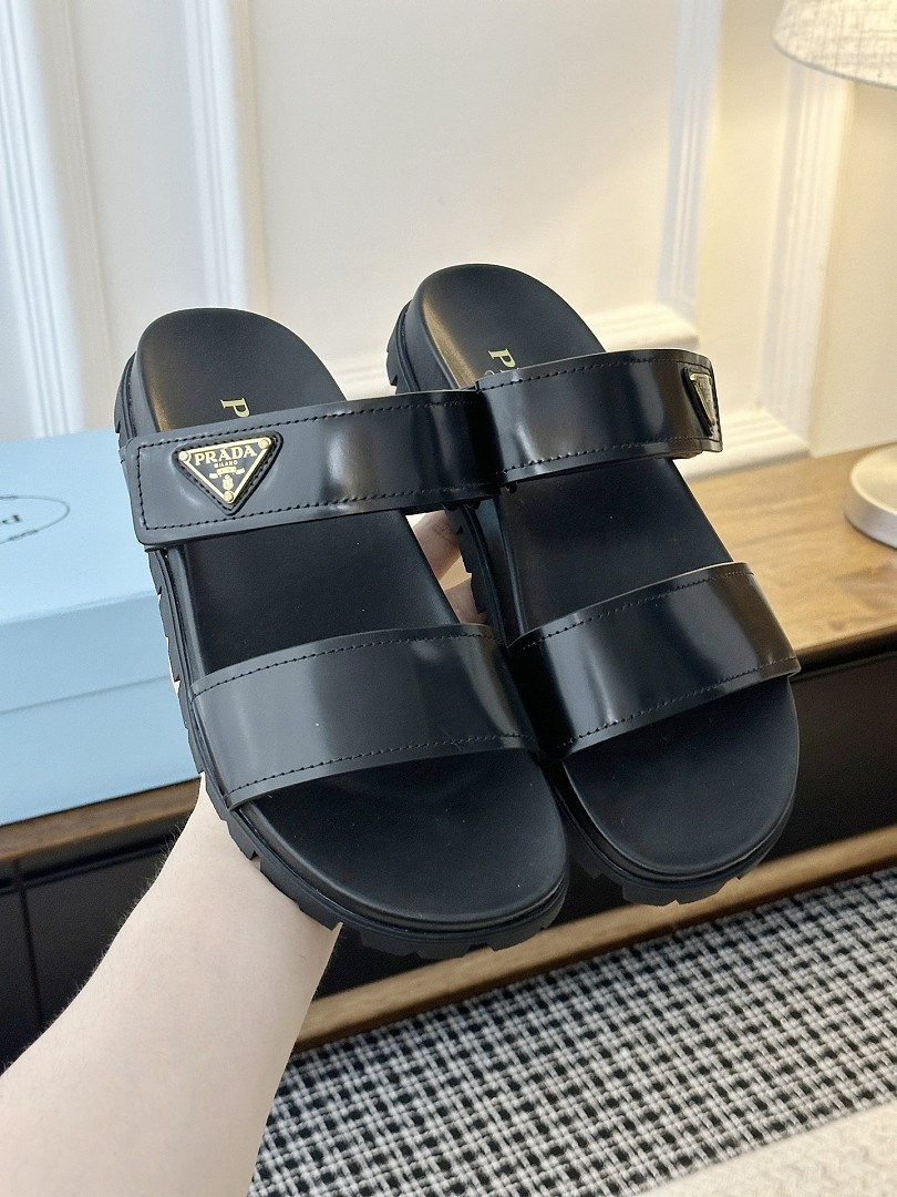 P*DA Slippers（SHINY BLACK)