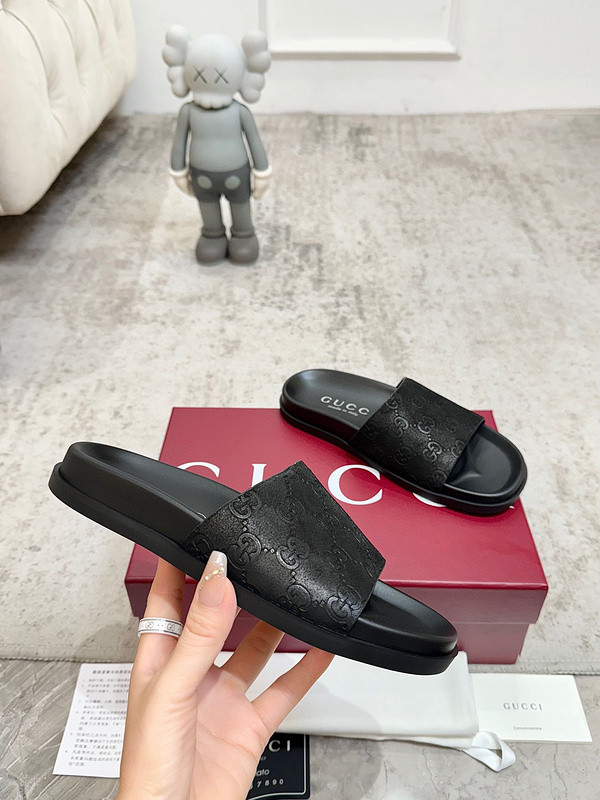 GUC LEATHER SLIDE