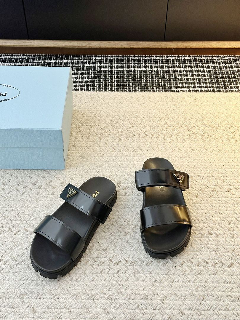 P*DA Slippers（SHINY BLACK)