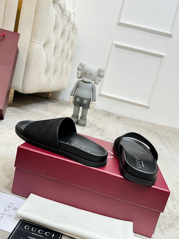 GUC LEATHER SLIDE
