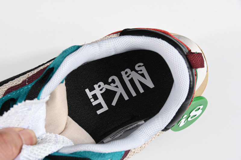 Sacai X NIKe regasus vaporrly SP BV0073-102