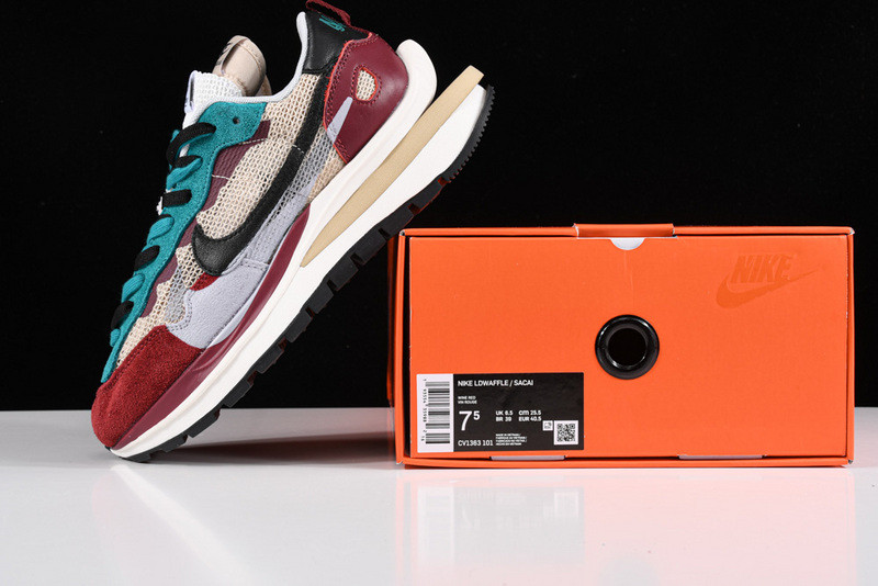 Sacai X NIKe regasus vaporrly SP BV0073-102