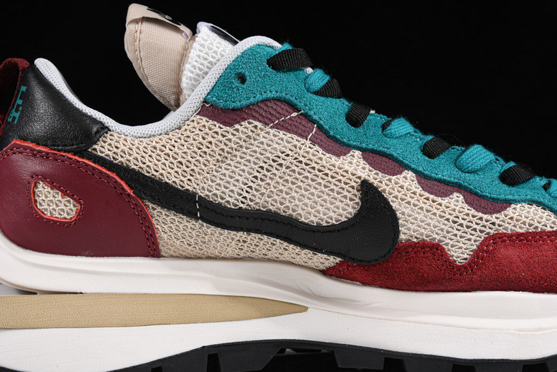 Sacai X NIKe regasus vaporrly SP BV0073-102