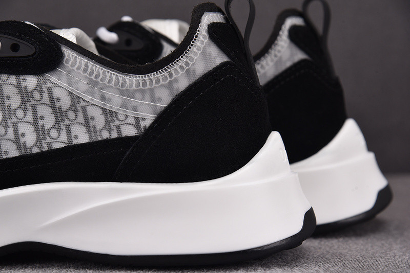 D10r B25 Oblique Runner Sneaker