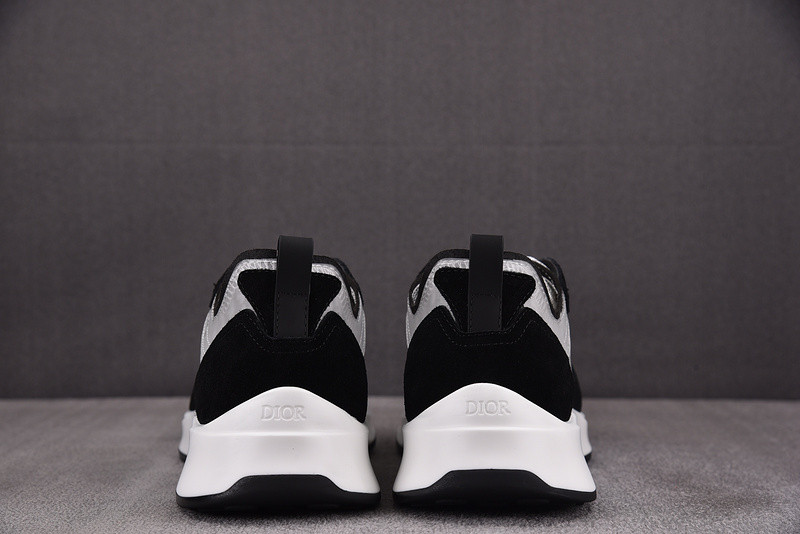 D10r B25 Oblique Runner Sneaker