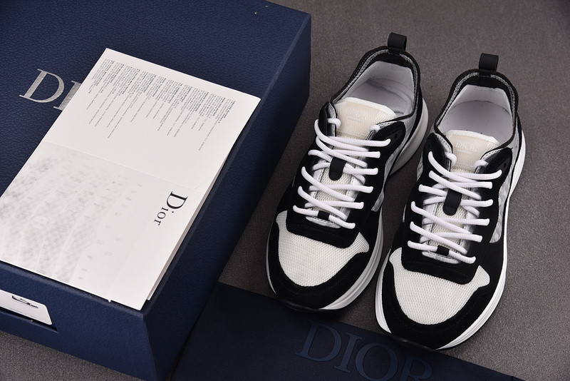 D10r B25 Oblique Runner Sneaker