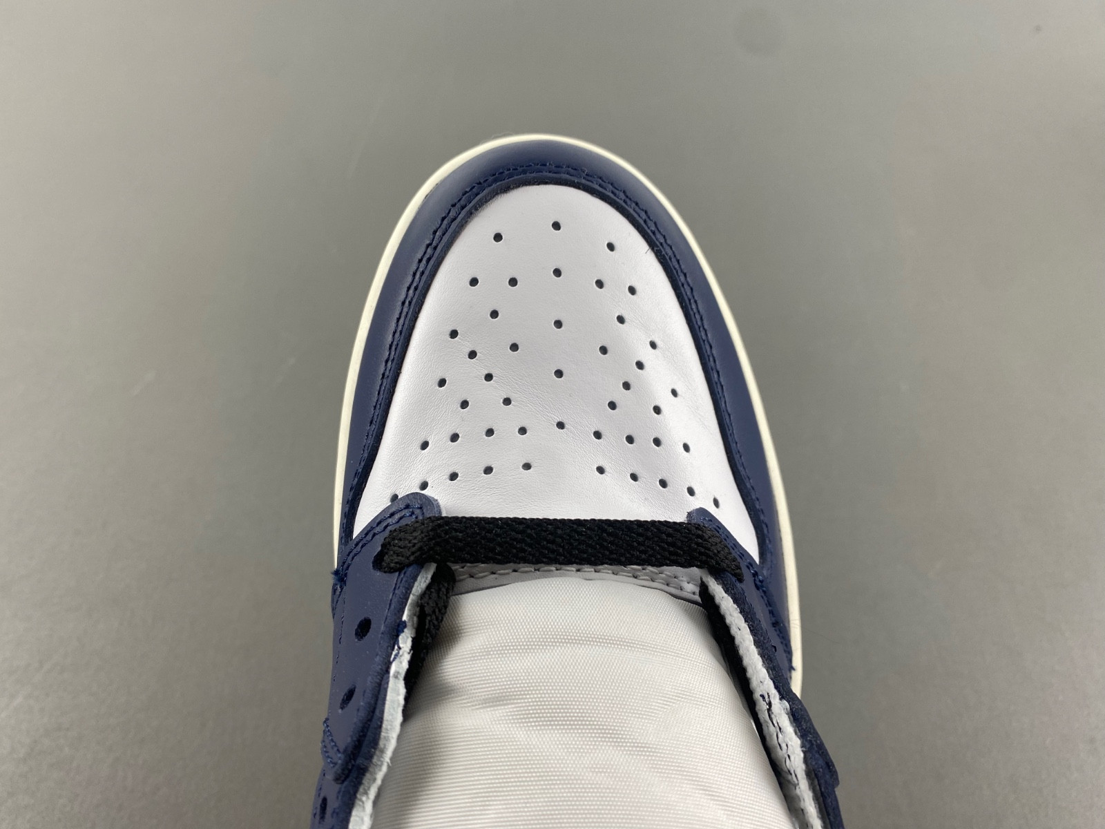 Air Jordan 1 High OG Midnight Navy DZ5485-401