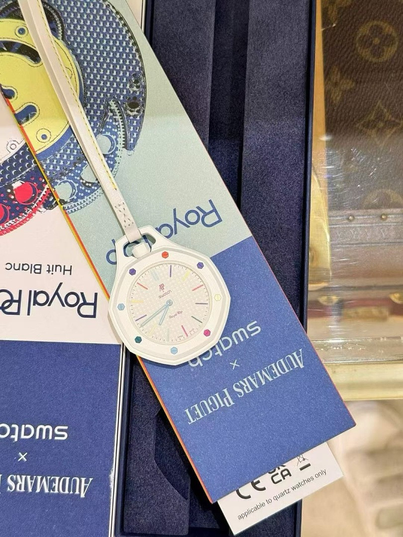 Swatch x Audemars P1g*et Royal Pop