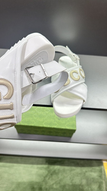 GUC LEATHER SLIDE