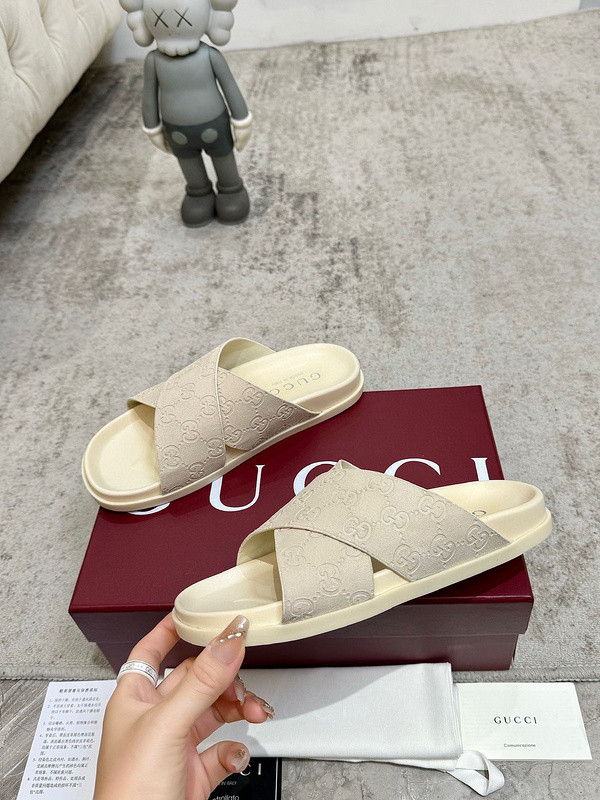GUC LEATHER SLIDE