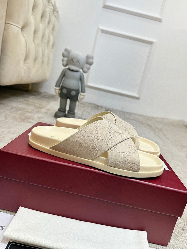 GUC LEATHER SLIDE