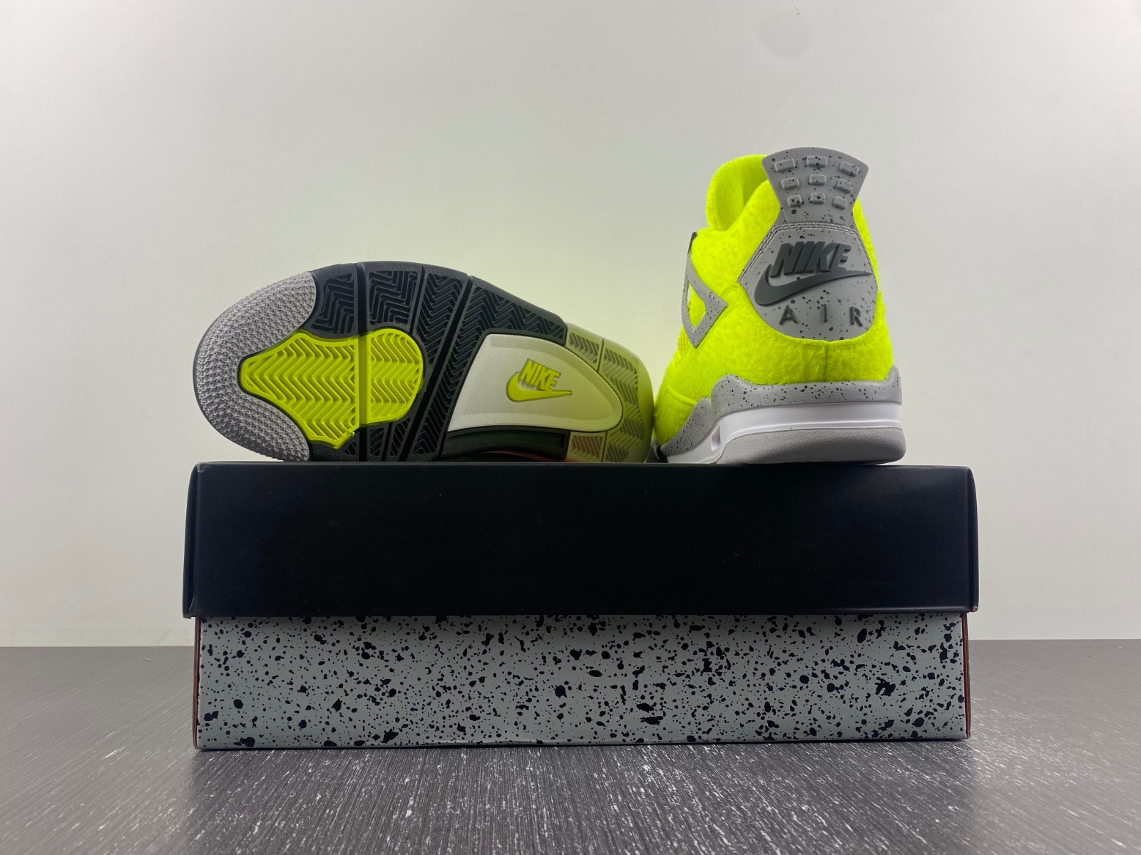 Air Jordan 4 Retro DV6773-700