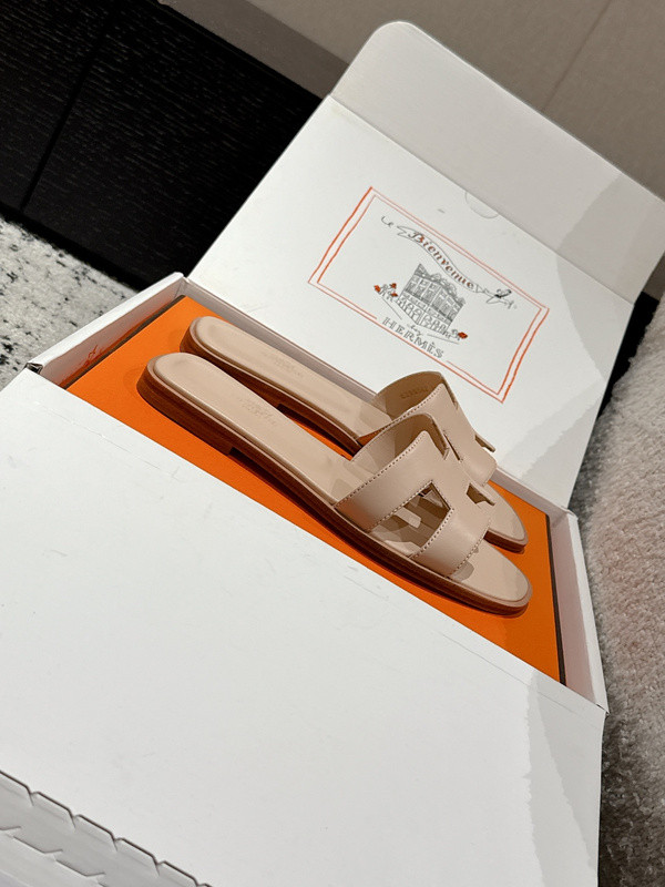H*rmes Sandals