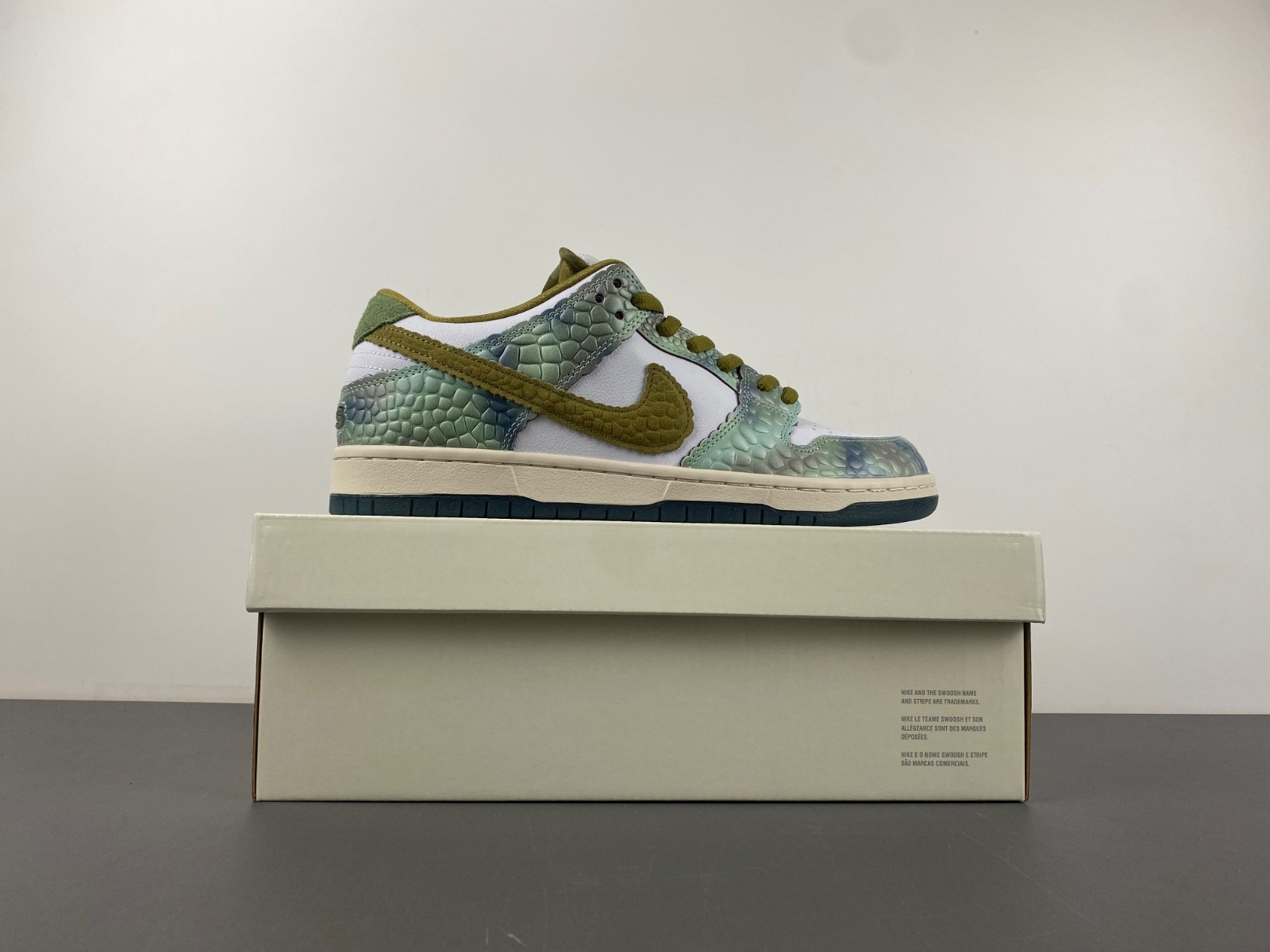 Alexis Sablone x Nike SB Dunk Low HJ3386-300