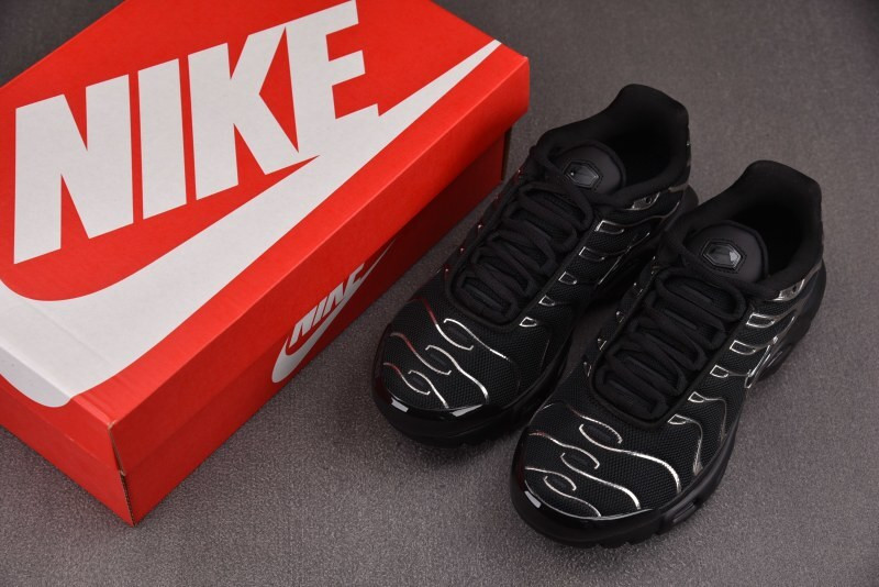 Nike Air Max Plus SE "Black & Metallic Silver" | HJ9743-001