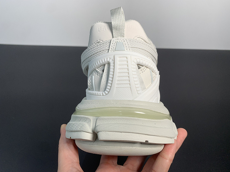 Ba*len*cia*ga track 2.0 568614 w2gn1 9000