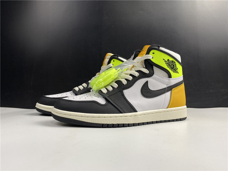 Air Jordan 1 High OG “University Gold” 555088-118
