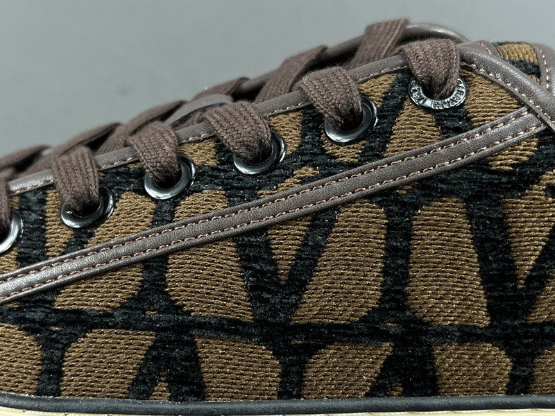 Va1e*ntin0 garavani totaloop