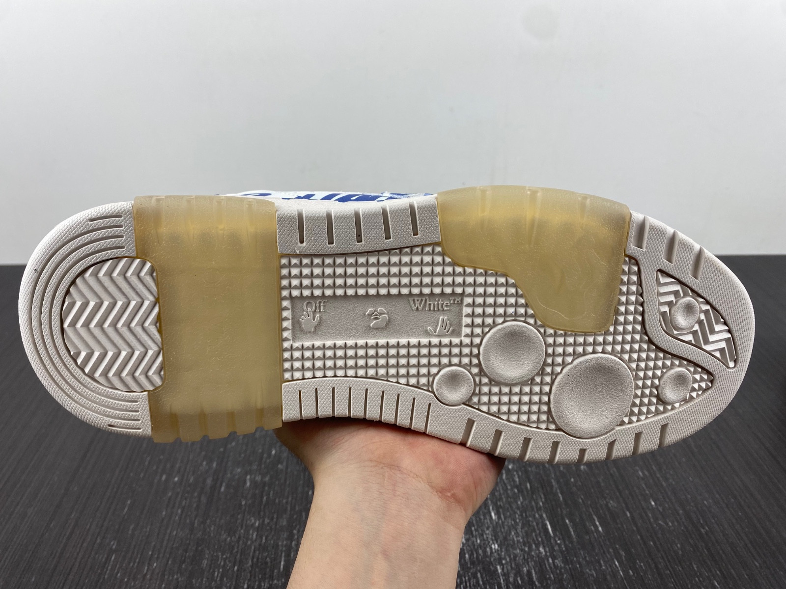 Off-White c/o Virgil Abloh