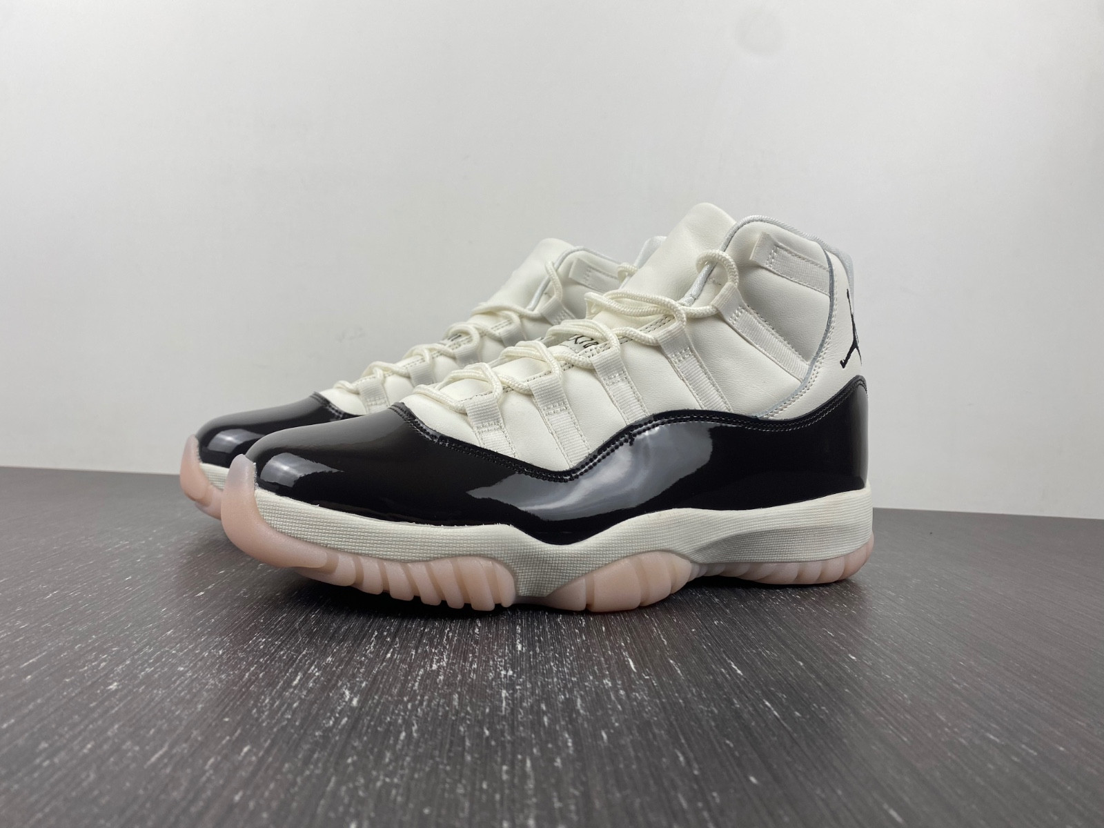 Air Jordan 11 WMNS "Neapolitan" AR0715-101