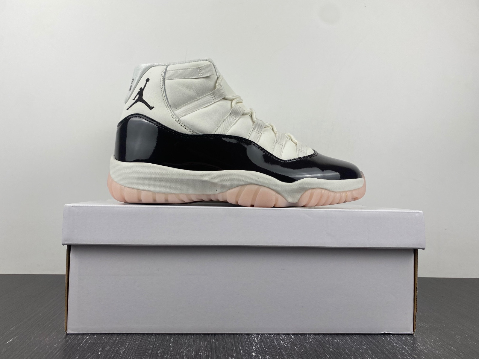 Air Jordan 11 WMNS "Neapolitan" AR0715-101