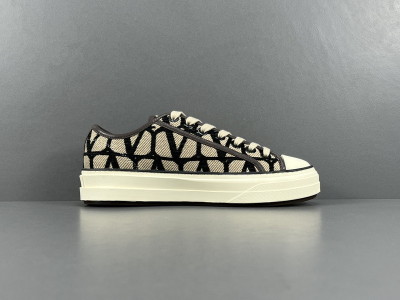 Va1e*ntin0 garavani totaloop