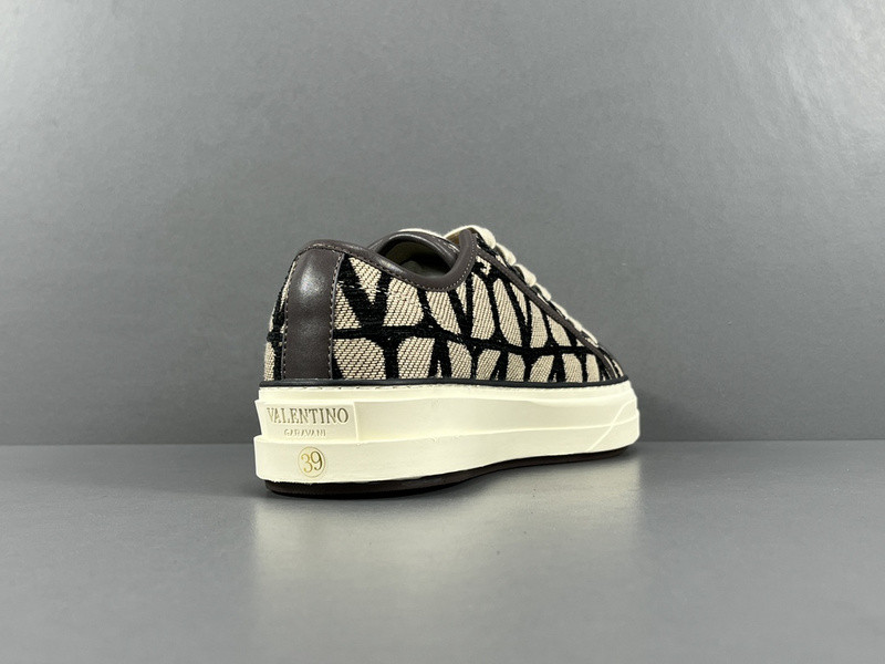 Va1e*ntin0 garavani totaloop