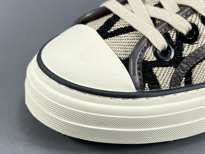 Va1e*ntin0 garavani totaloop