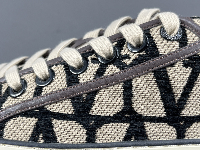 Va1e*ntin0 garavani totaloop