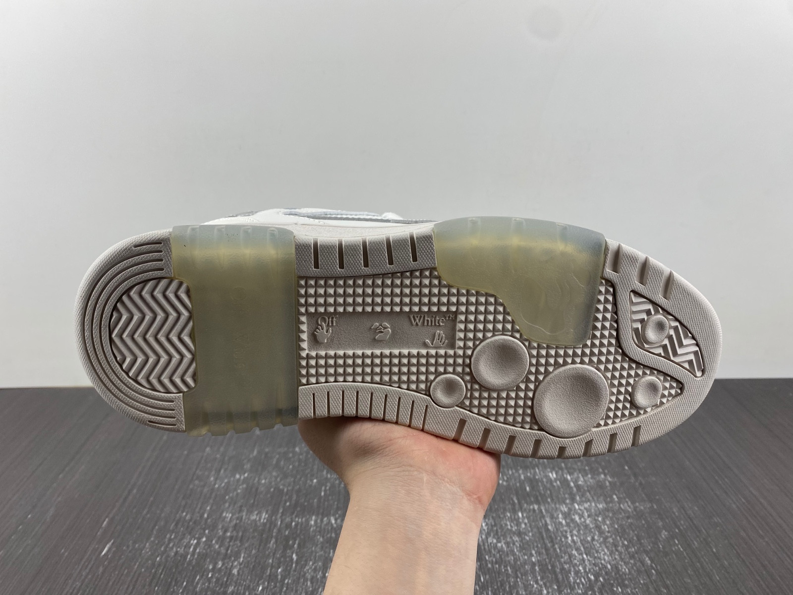 Off-White c/o Virgil Abloh